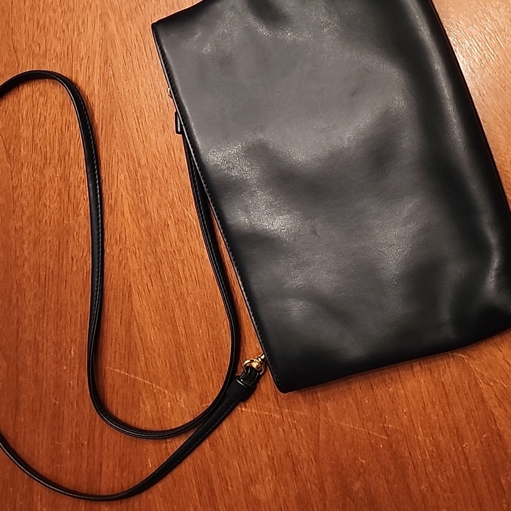 Vintage 80s leather dark navy crossbody before crossbodies!!! PERFECT CONDITION!